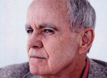Addio a Cormac McCarthy, autore del libro “Non è un paese per vecchi”