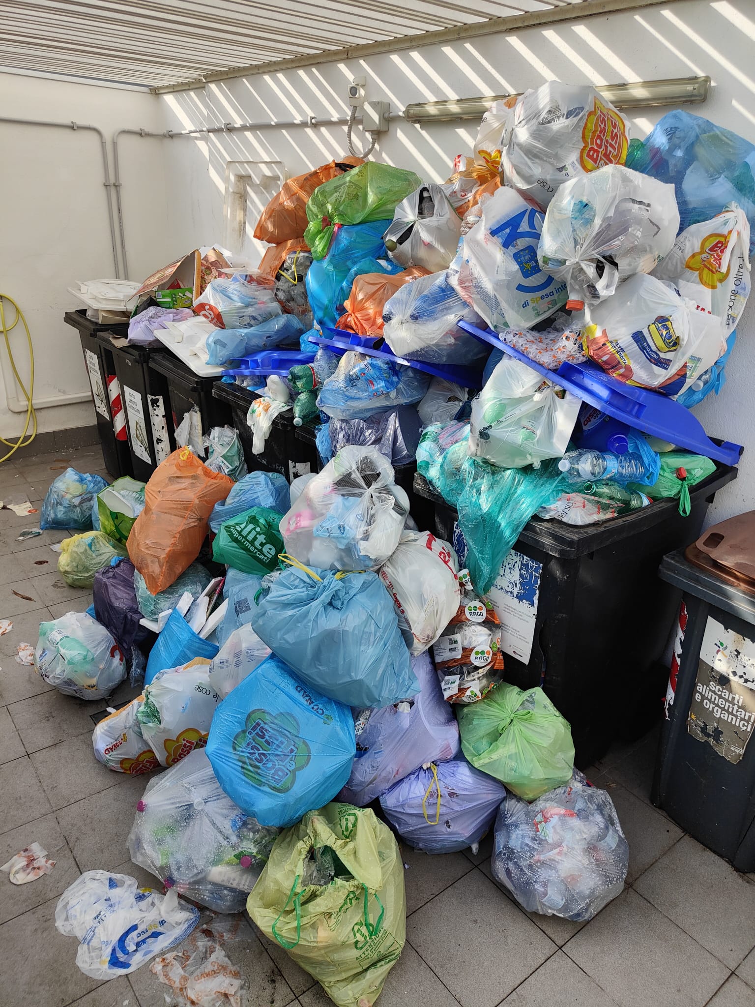 A spasso tra i rifiuti: Roma Kaputt Mundi