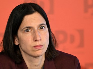 Elly Schlein: linguisticamente grillina