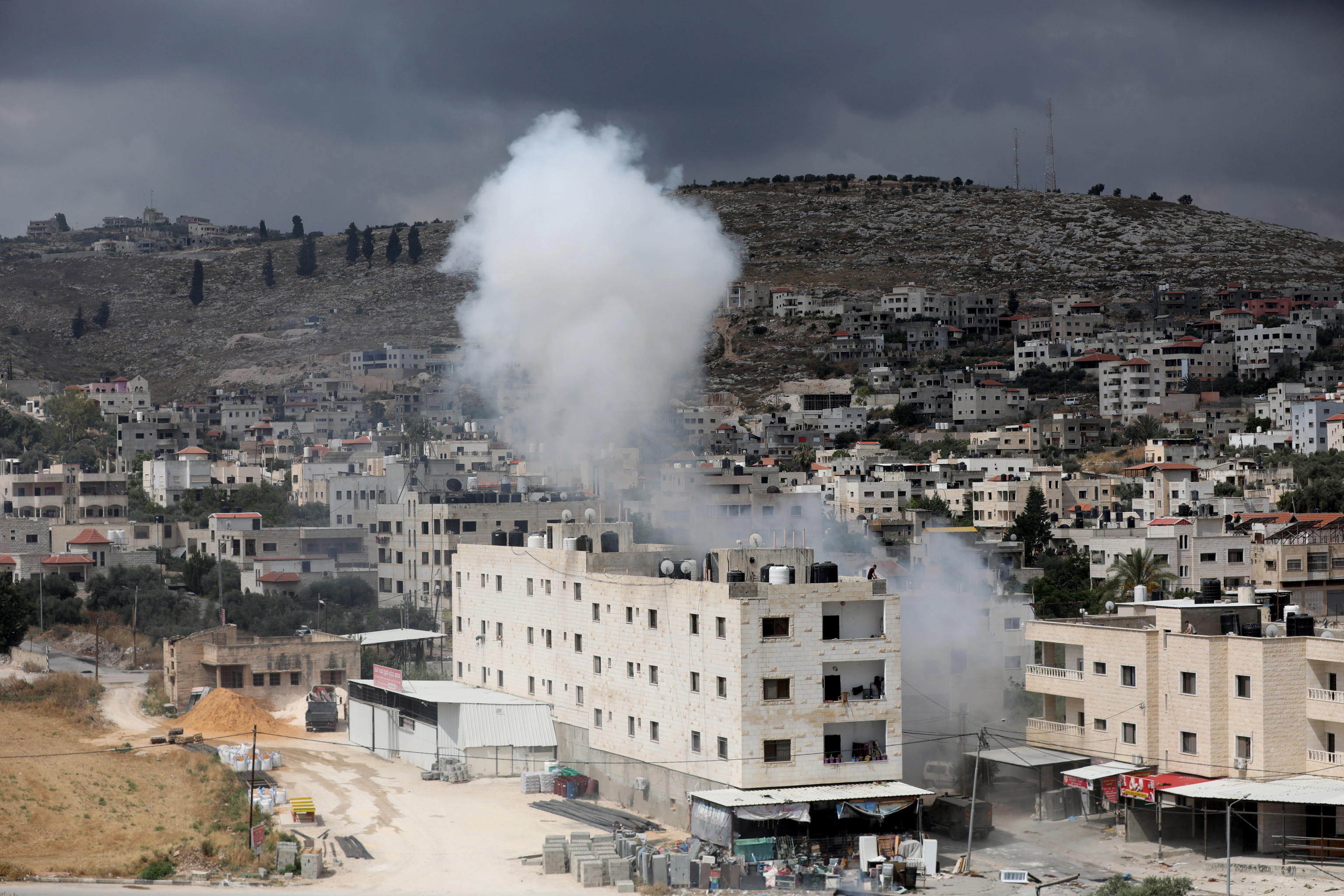 Scontri tra esercito israeliano e palestinesi a Jenin
