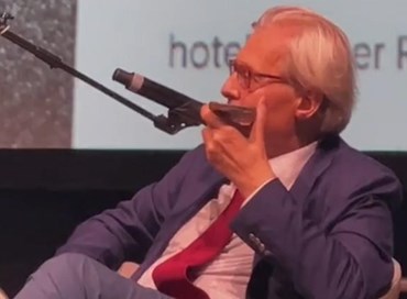 I turpiloqui di Vittorio Sgarbi sturano i timpani del politicamente corretto