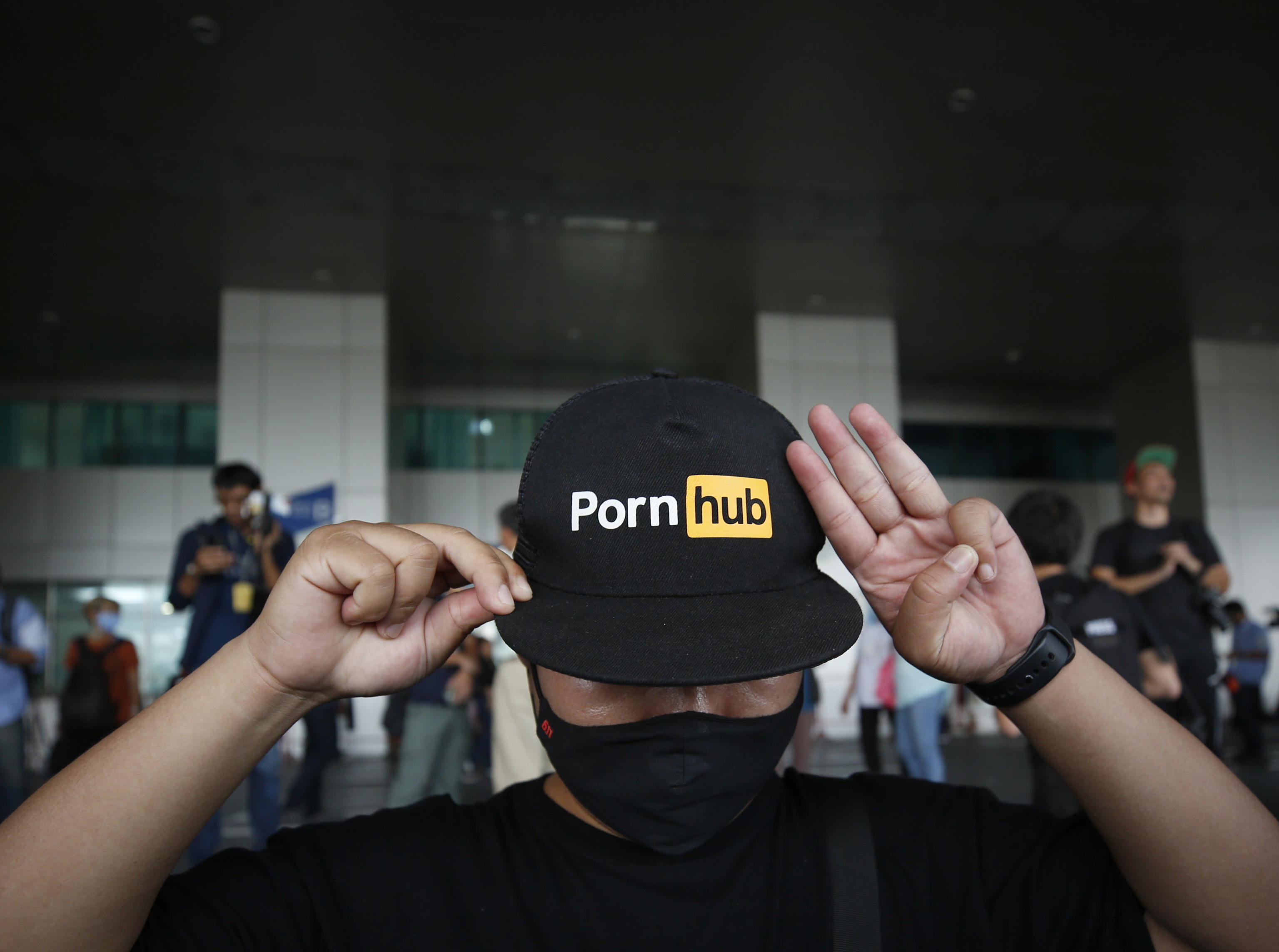 Pornhub sotto la lente del Garante