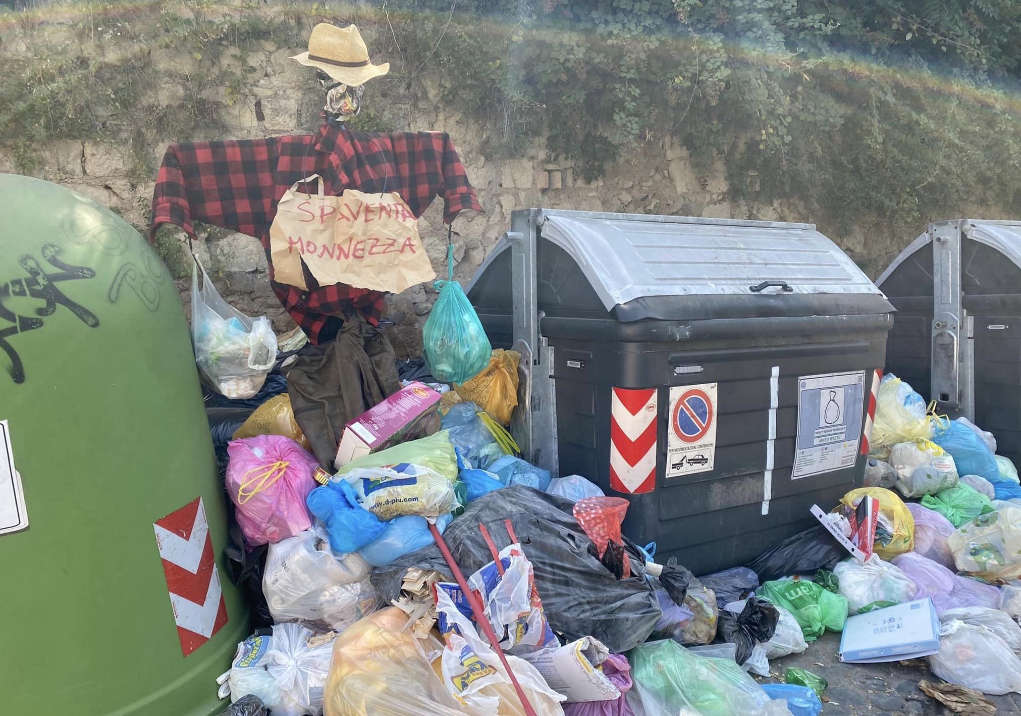 A Roma lo “Spaventamonnezza” contro l’emergenza rifiuti
