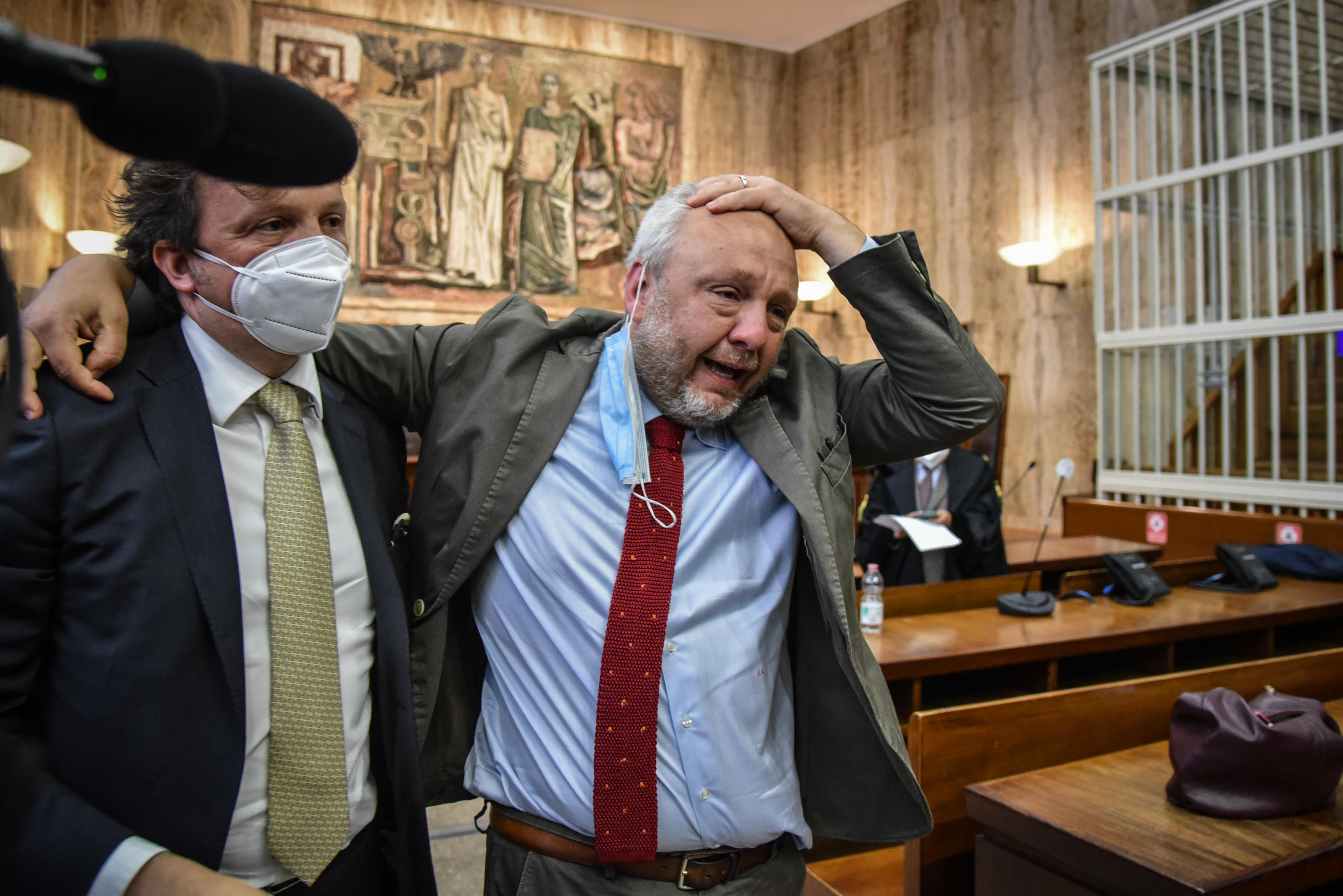 La standing ovation di Uggetti a Cesena