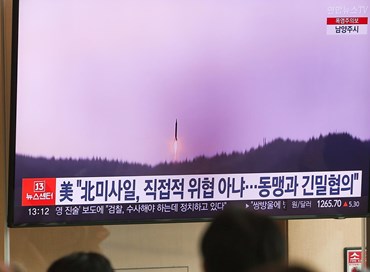 Pyongyang festeggia e lancia due missili: la condanna di Washington
