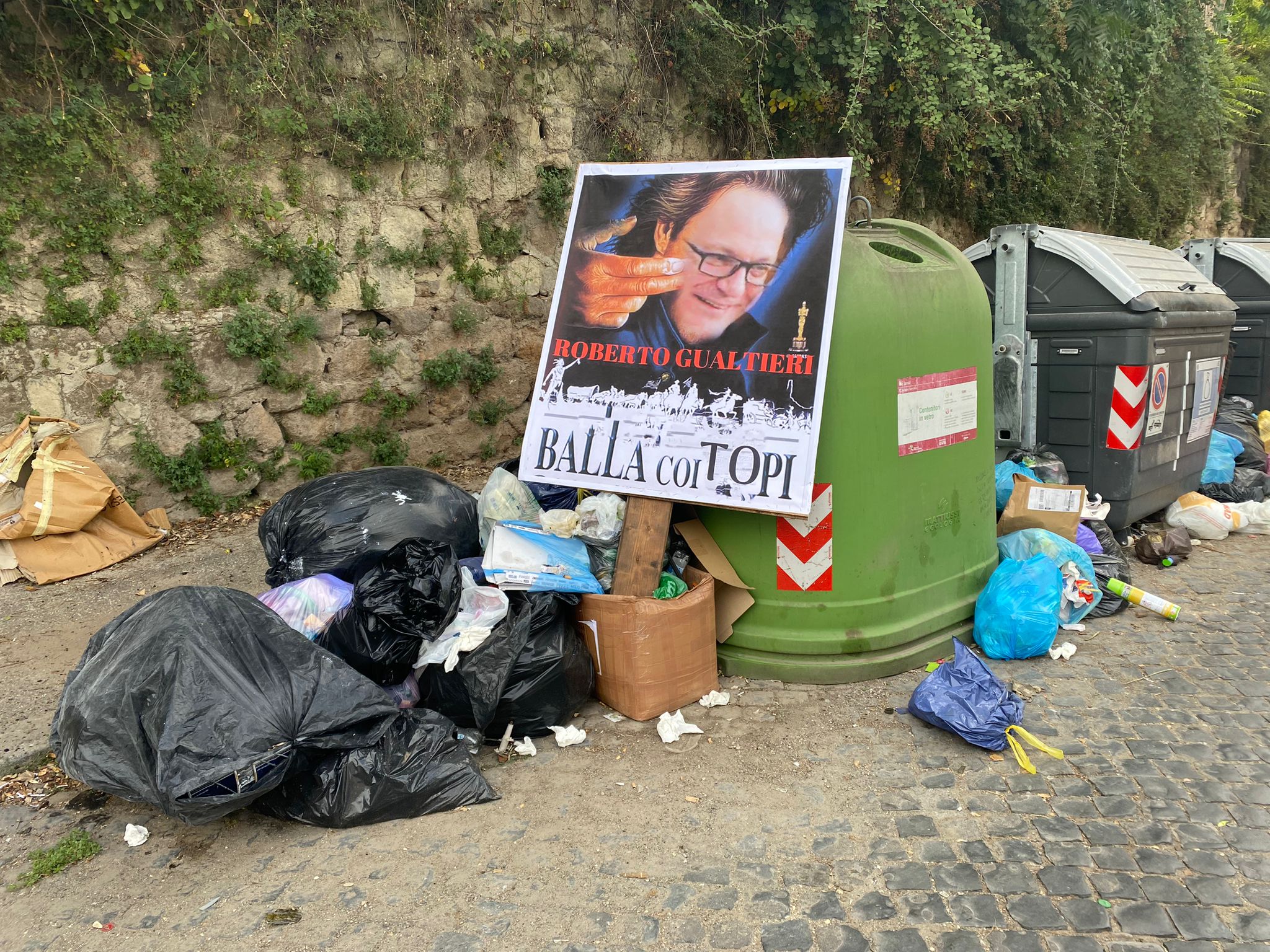 Rifiuti a Roma: Gualtieri “balla coi topi”