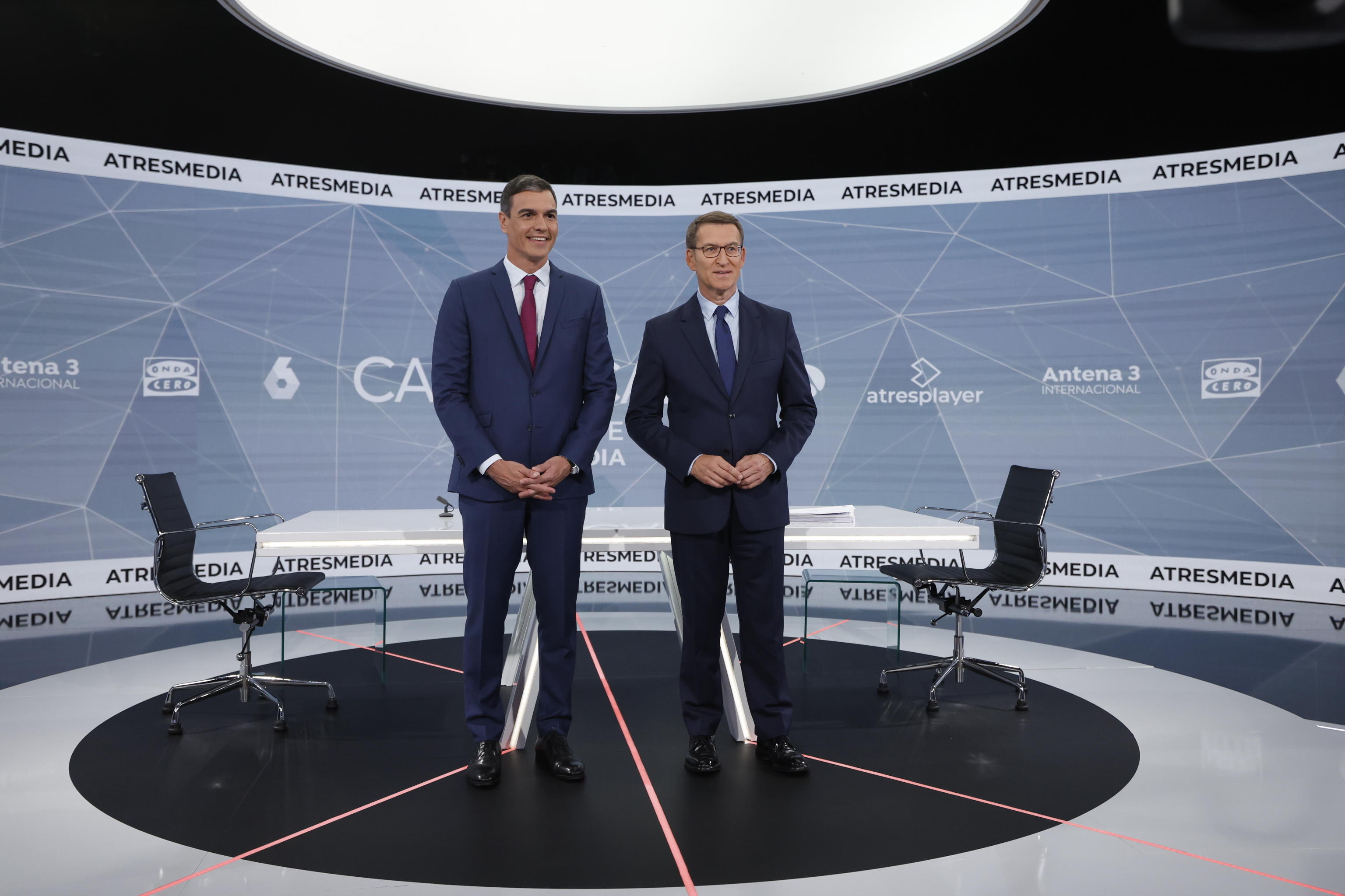 Feijóo contro Sánchez: è testa a testa per la maggioranza