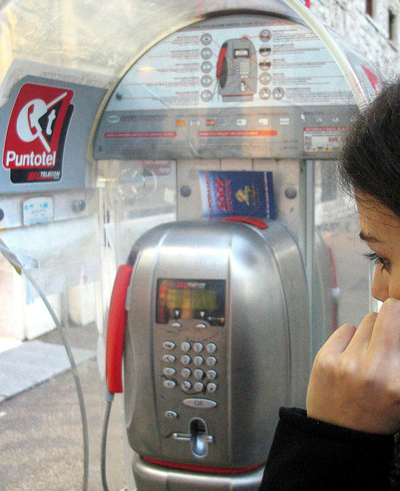 Addio alle cabine telefoniche