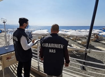Blatte e cibi scaduti: il quadro dei Nas