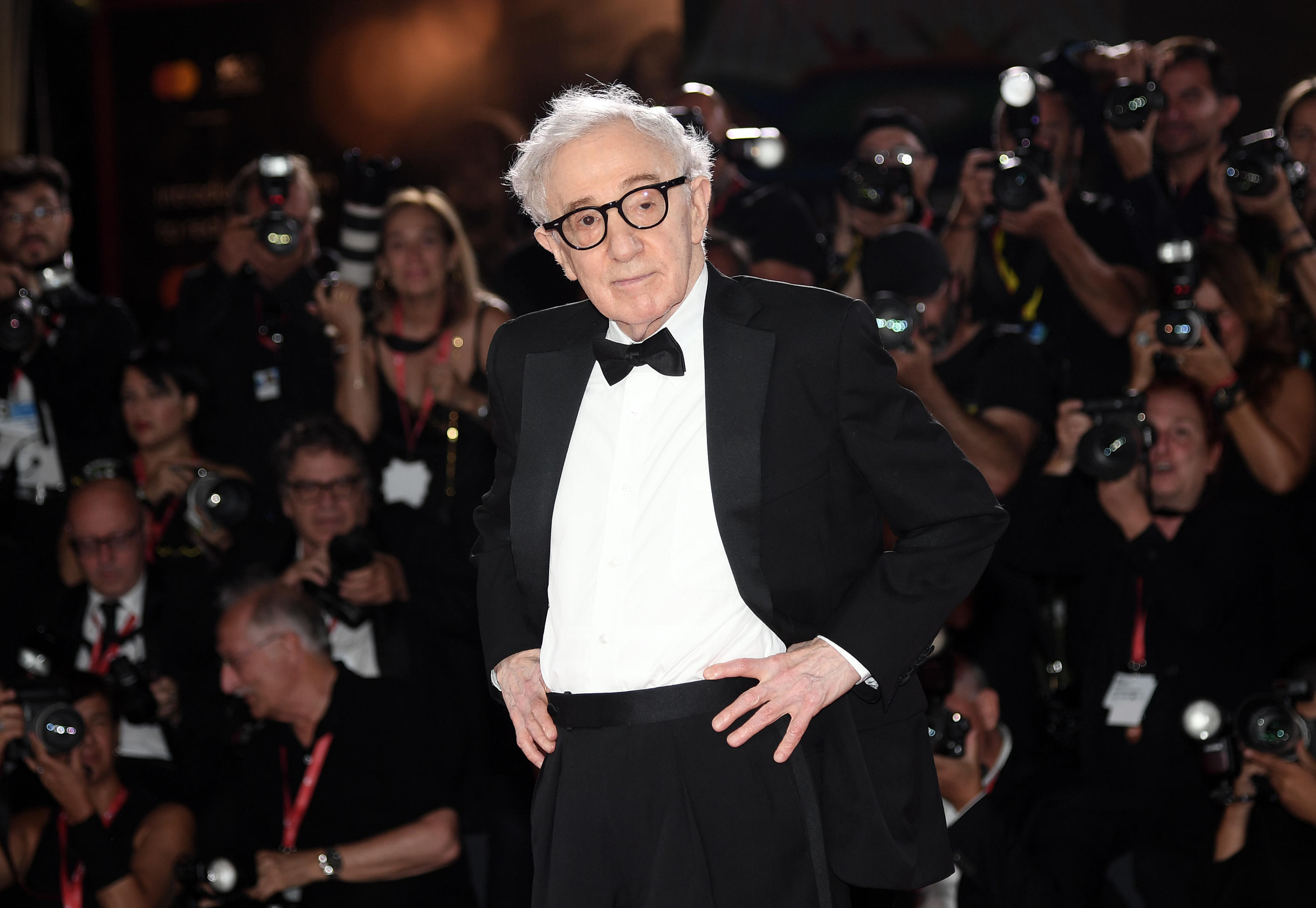 Venezia: Woody Allen contestato, ma il suo “Coup de chance” incanta