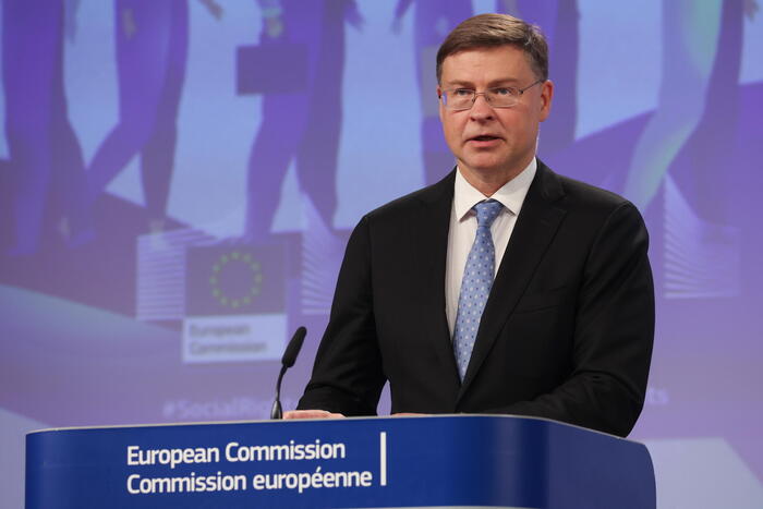 Economia europea, Dombrovskis: “C’è spazio per un cauto ottimismo”