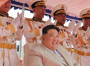 Kim Jong-un presenta il suo sottomarino atomico