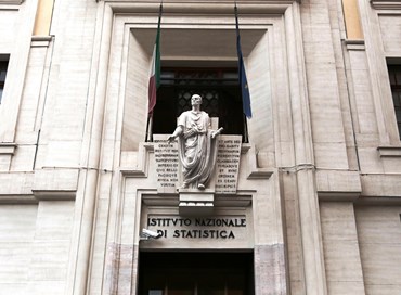 Aumentano gli occupati, +395mila su base annua