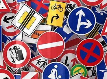 Nuovo Codice della strada: salgono le multe, stangata sui cellulari