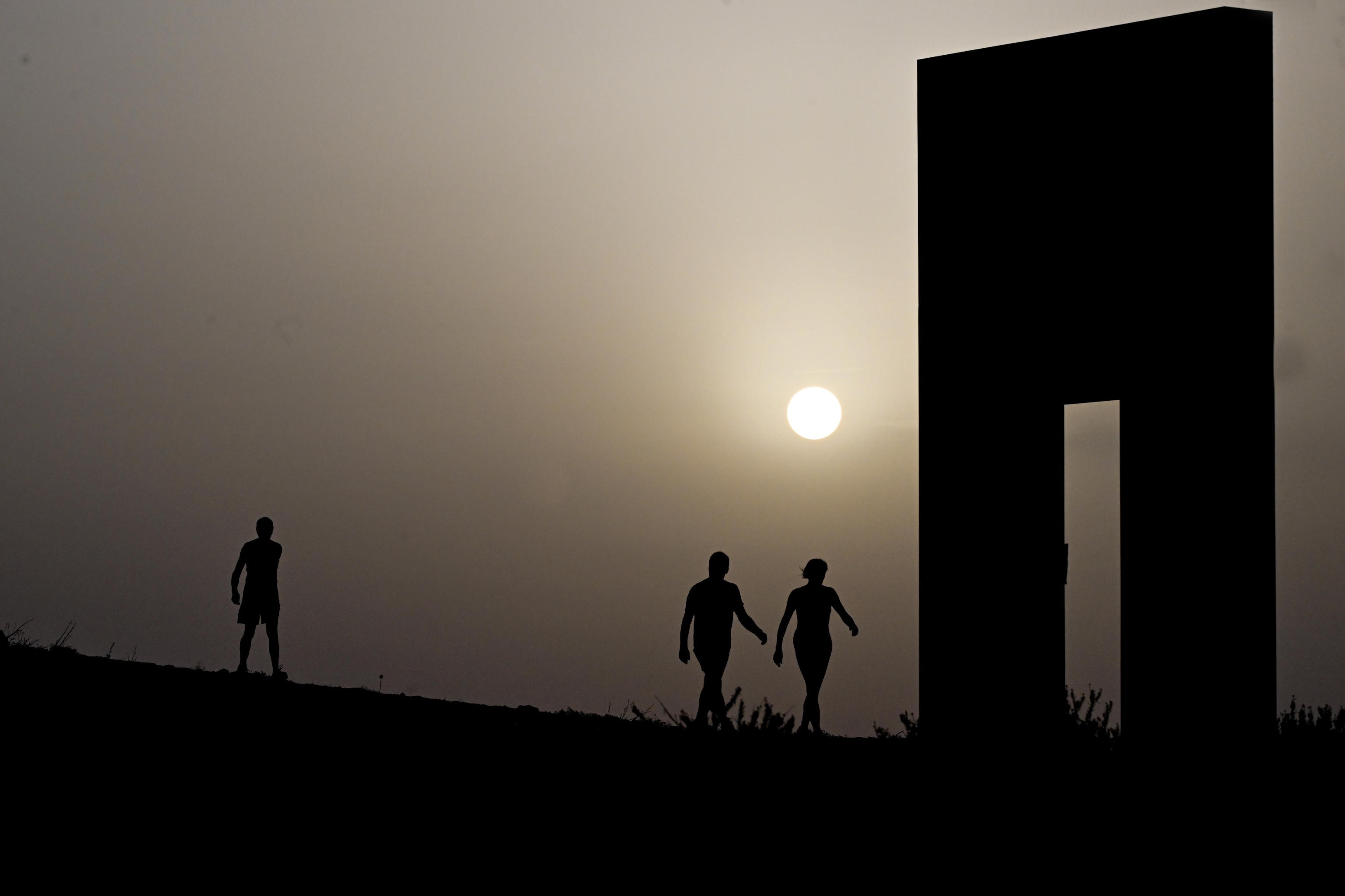 Restiamo umani, restiamo a Lampedusa