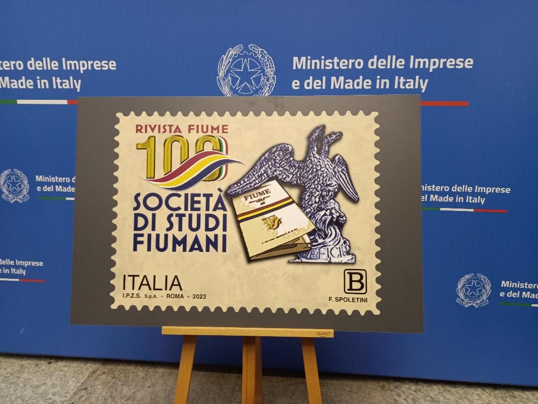 Cento anni della Società di Studi fiumani: il francobollo commemorativo