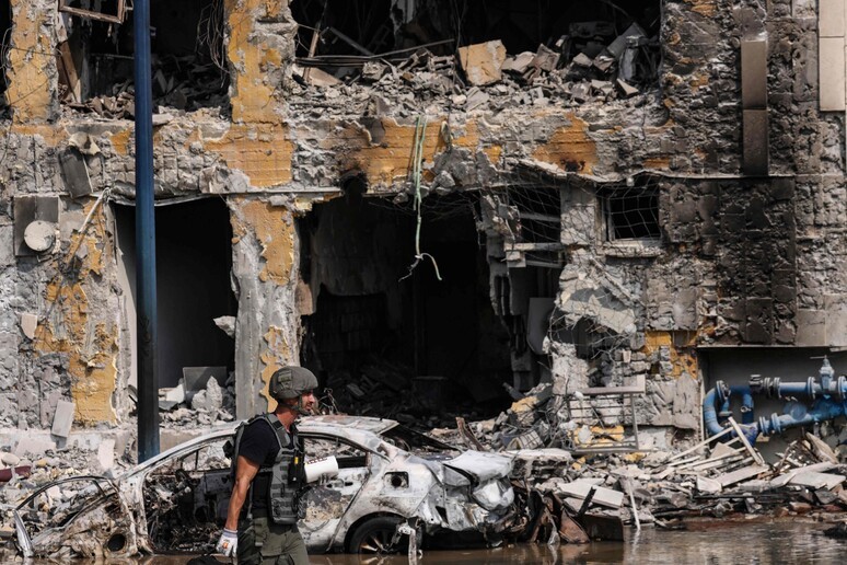 La Storia da tragedia si ripete in farsa