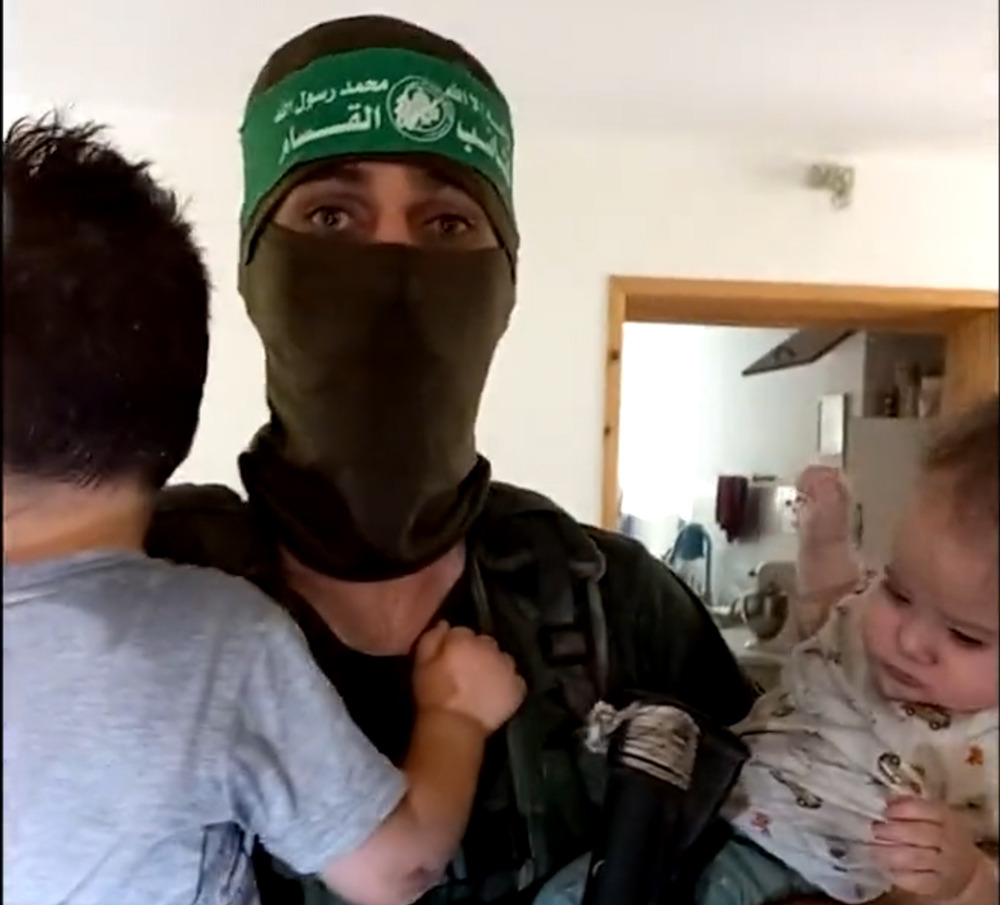 Hamas usa gli israeliani rapiti come scudi umani: cosa dovrebbe fare Israele?