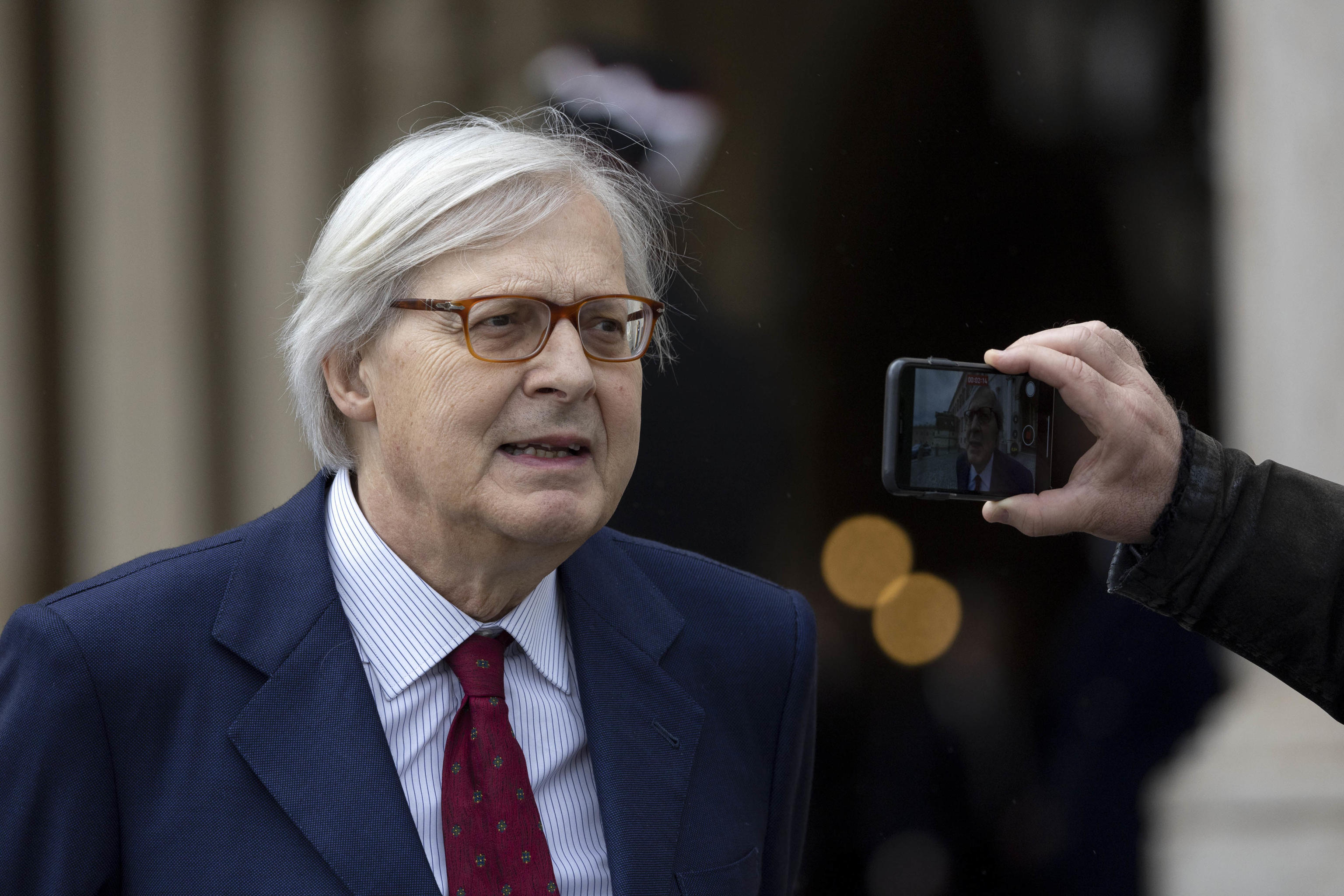 Cachet illegali, “Il Fatto Quotidiano” accusa Sgarbi: il sottosegretario querela 