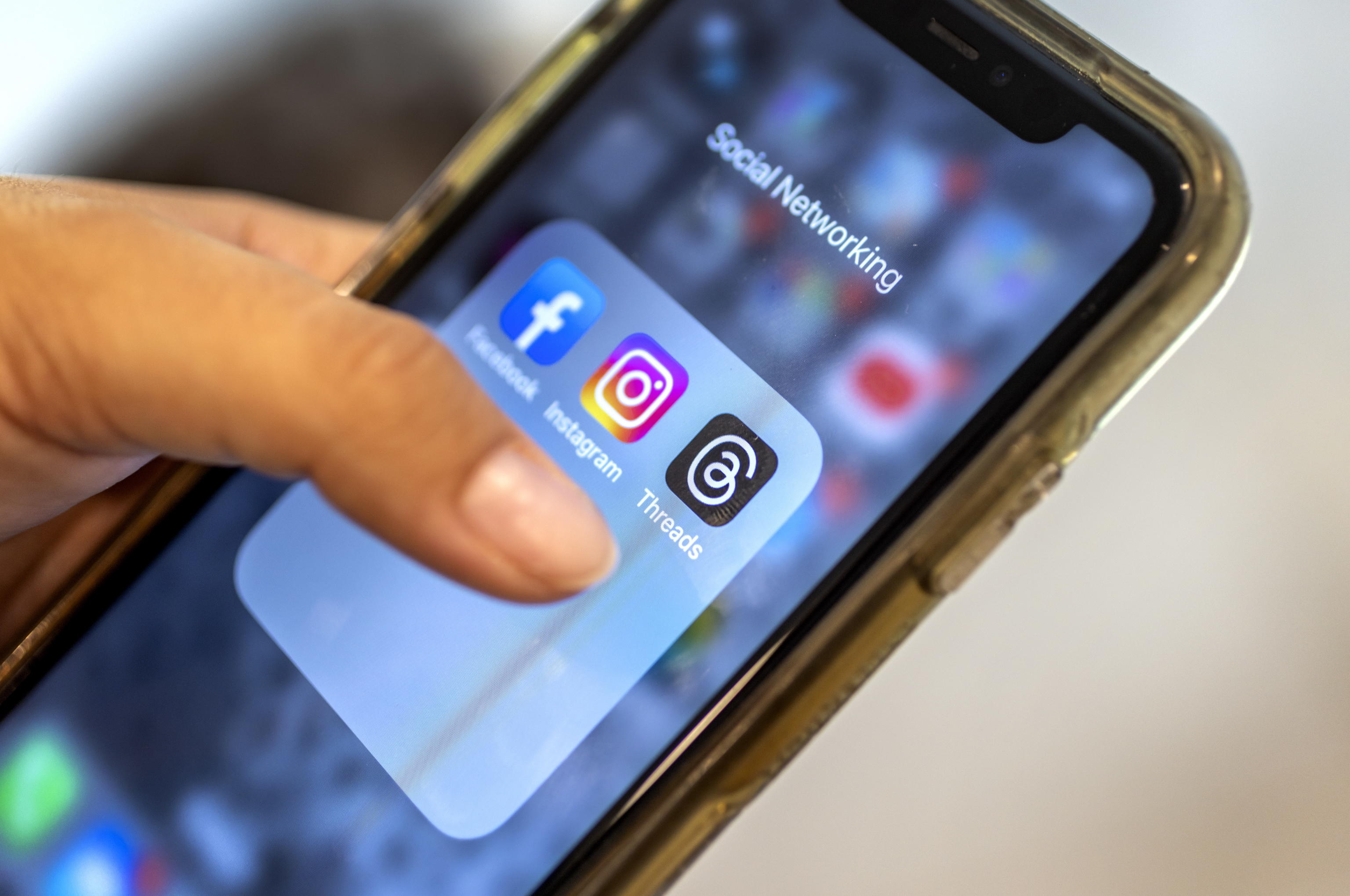 Facebook e Instagram senza pubblicità in Europa con abbonamento