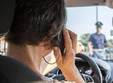 Quelli che al volante girano video col cellulare