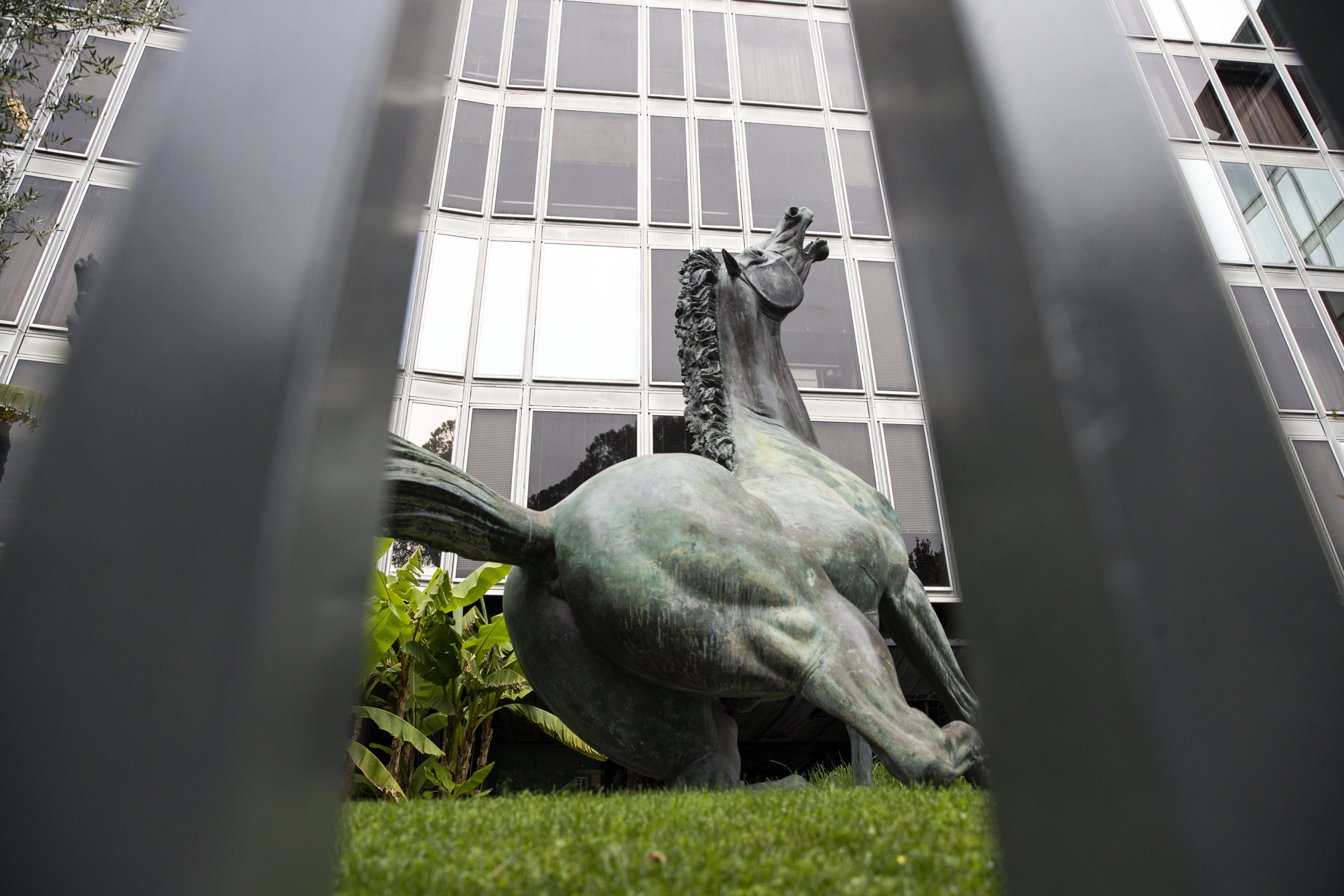 Assalto alla Rai delle tivù commerciali