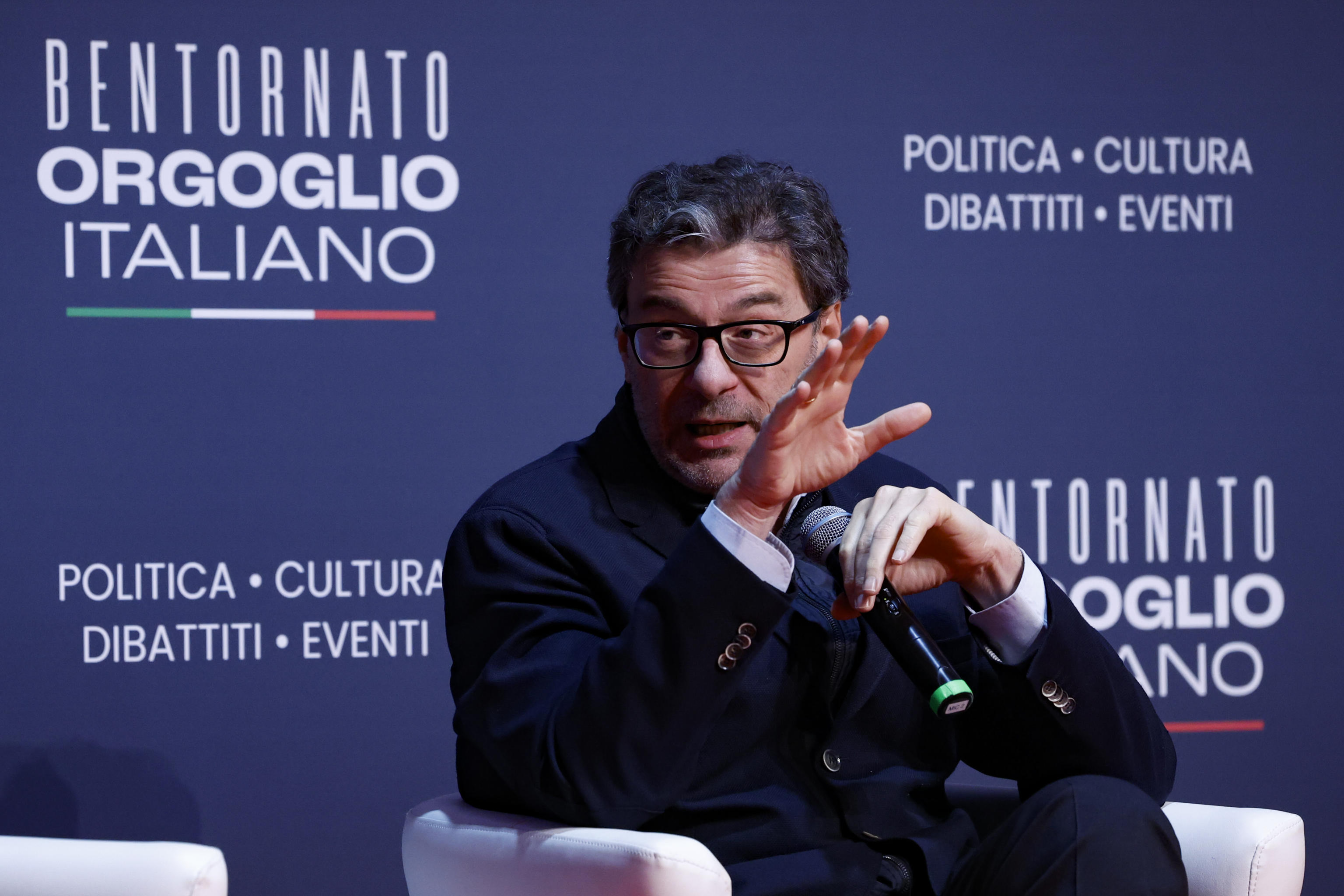 Patto di stabilità, il pressing di Parigi e Berlino