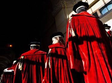 Separare le carriere dei magistrati non basta