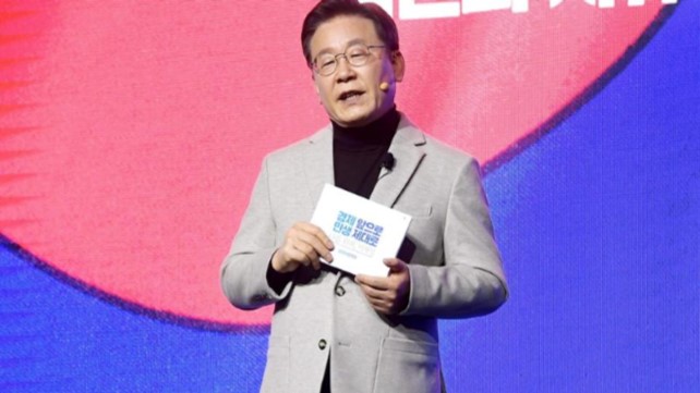 Corea del Sud, accoltellato leader opposizione Lee Jae-myung