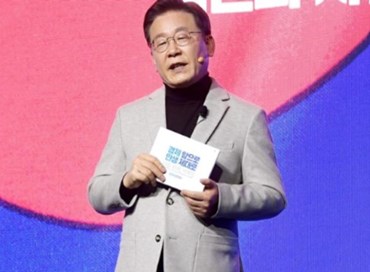 Corea del Sud, accoltellato leader opposizione Lee Jae-myung