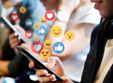 Influencer, il virus più nocivo della società attuale
