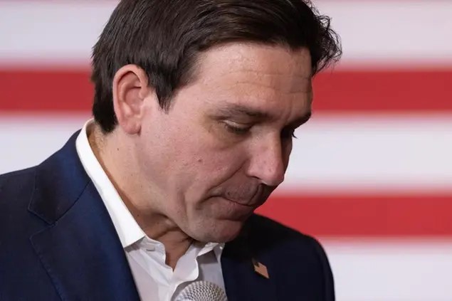 DeSantis fuori dalle primarie: “Non vedo una strada per la vittoria” (Video)