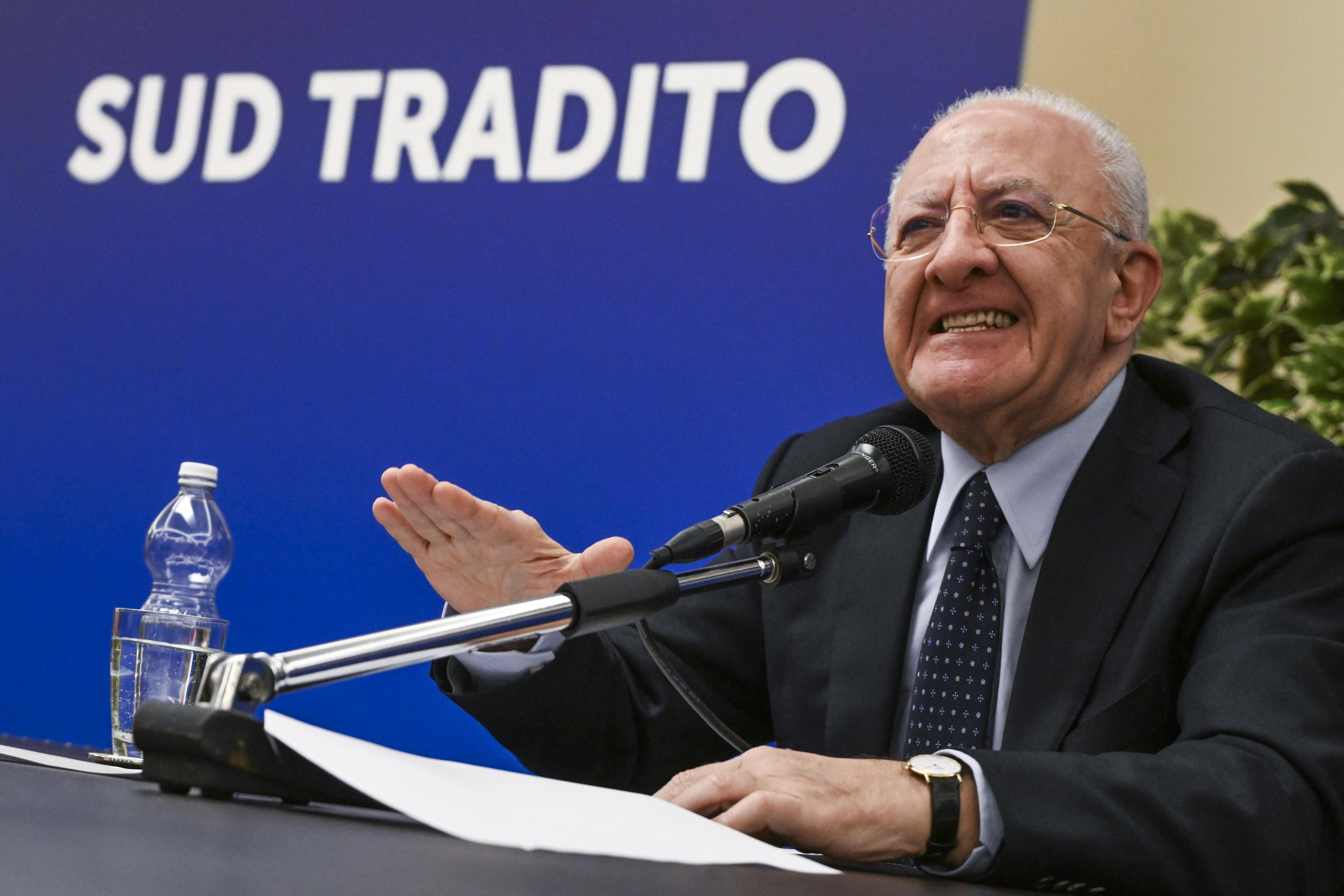 L’avanspettacolo di Vincenzo De Luca