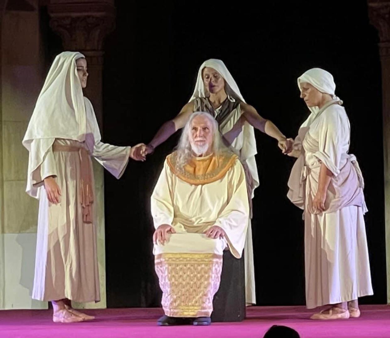 “Assassinio nella cattedrale”: l’arcivescovo e il re