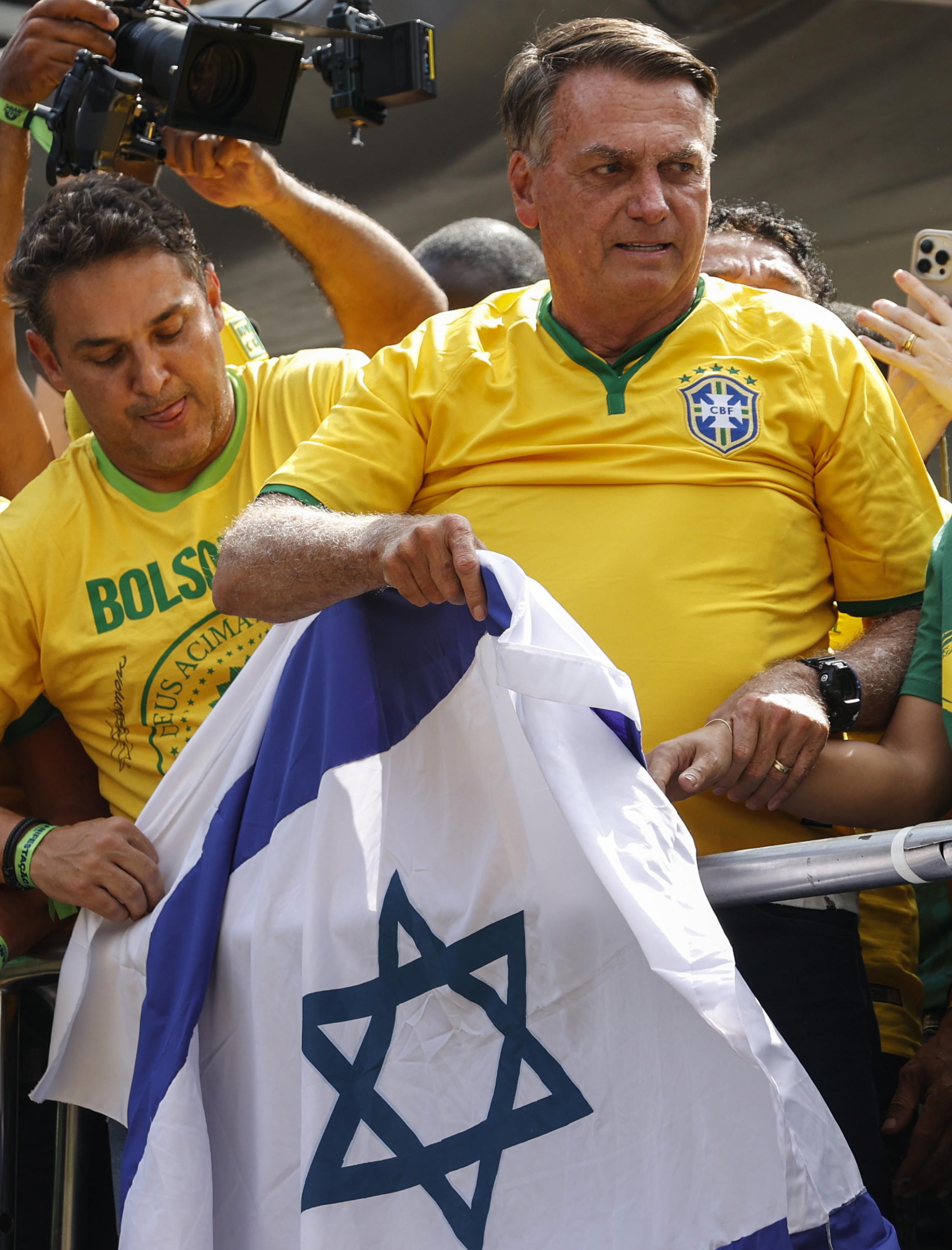 Migliaia di brasiliani in piazza per Bolsonaro