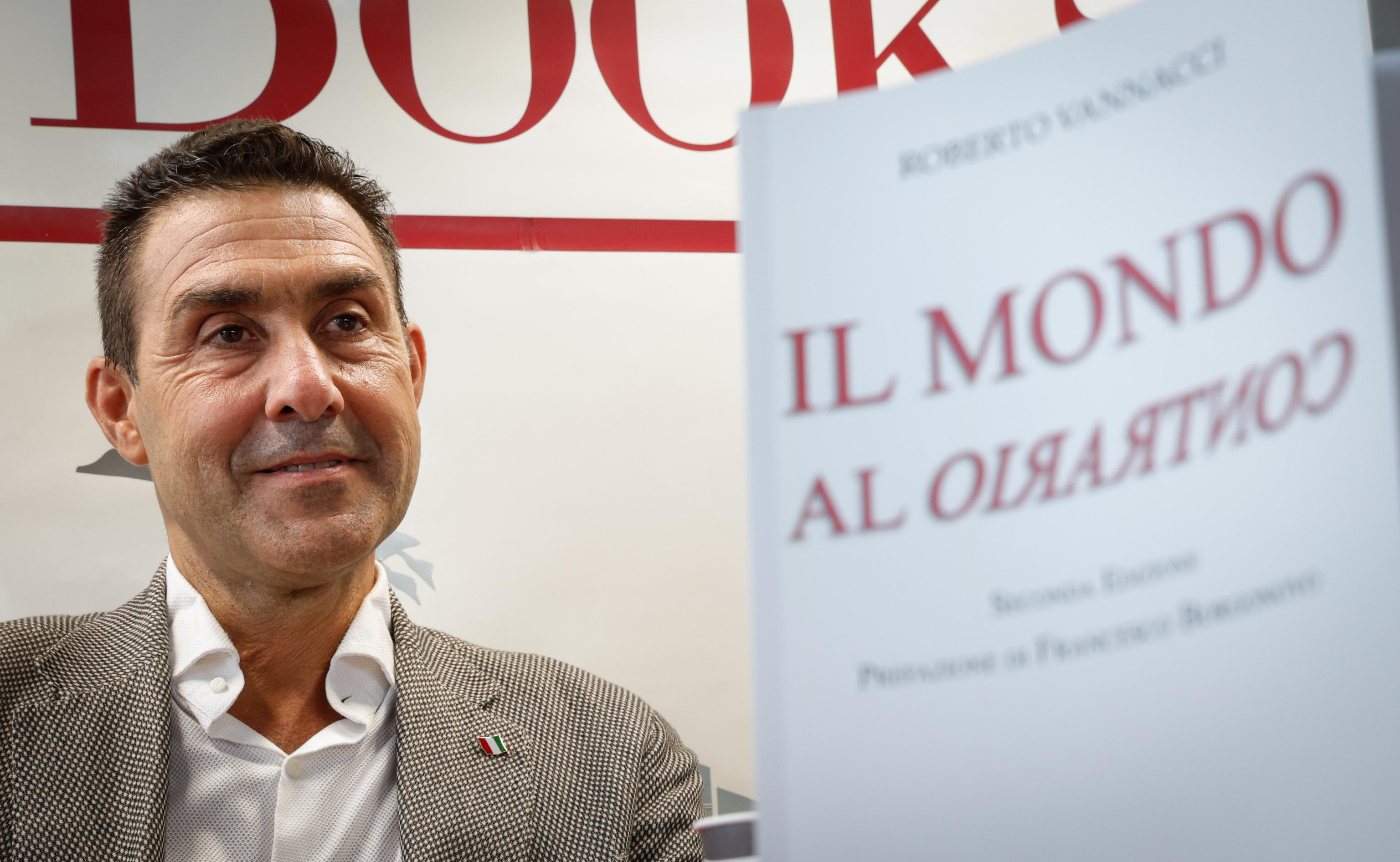 Salvini: “Quanto fa paura Vannacci?”