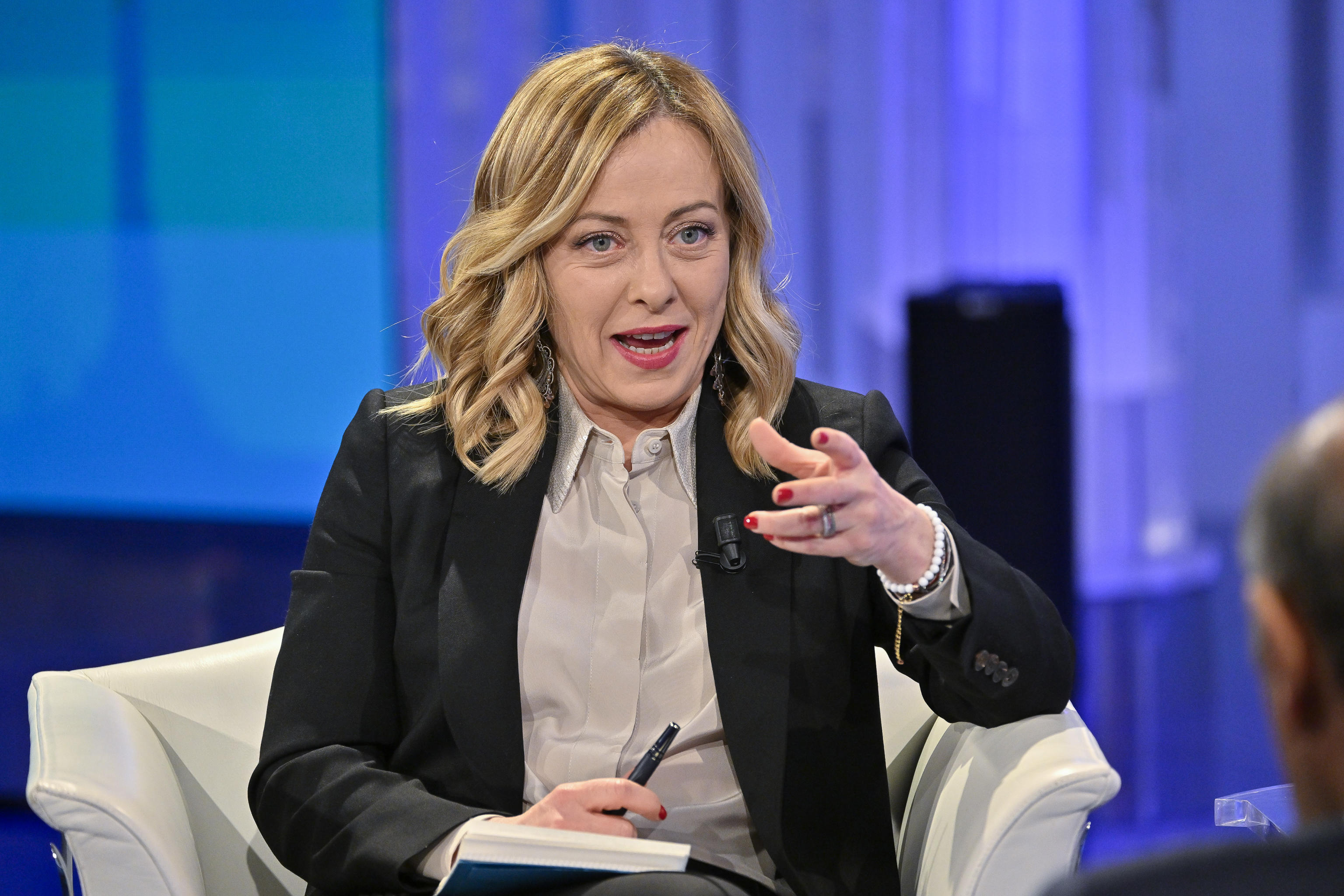 Meloni: una, nessuno e centomila