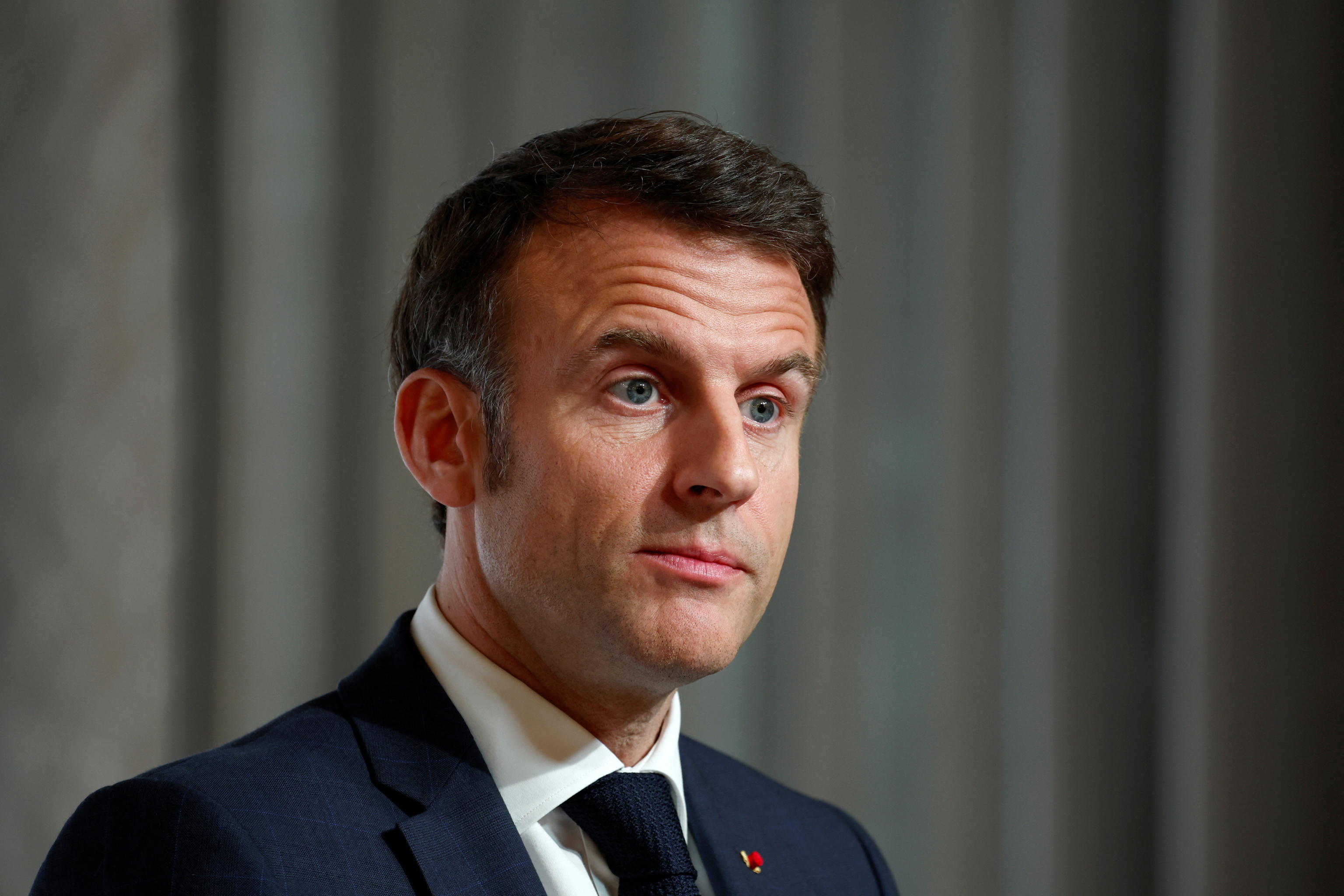 #Albait. Macron e la guerra