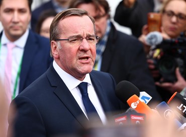 Il ministro della Difesa tedesco ha accusato Putin di “guerra dell’informazione”
