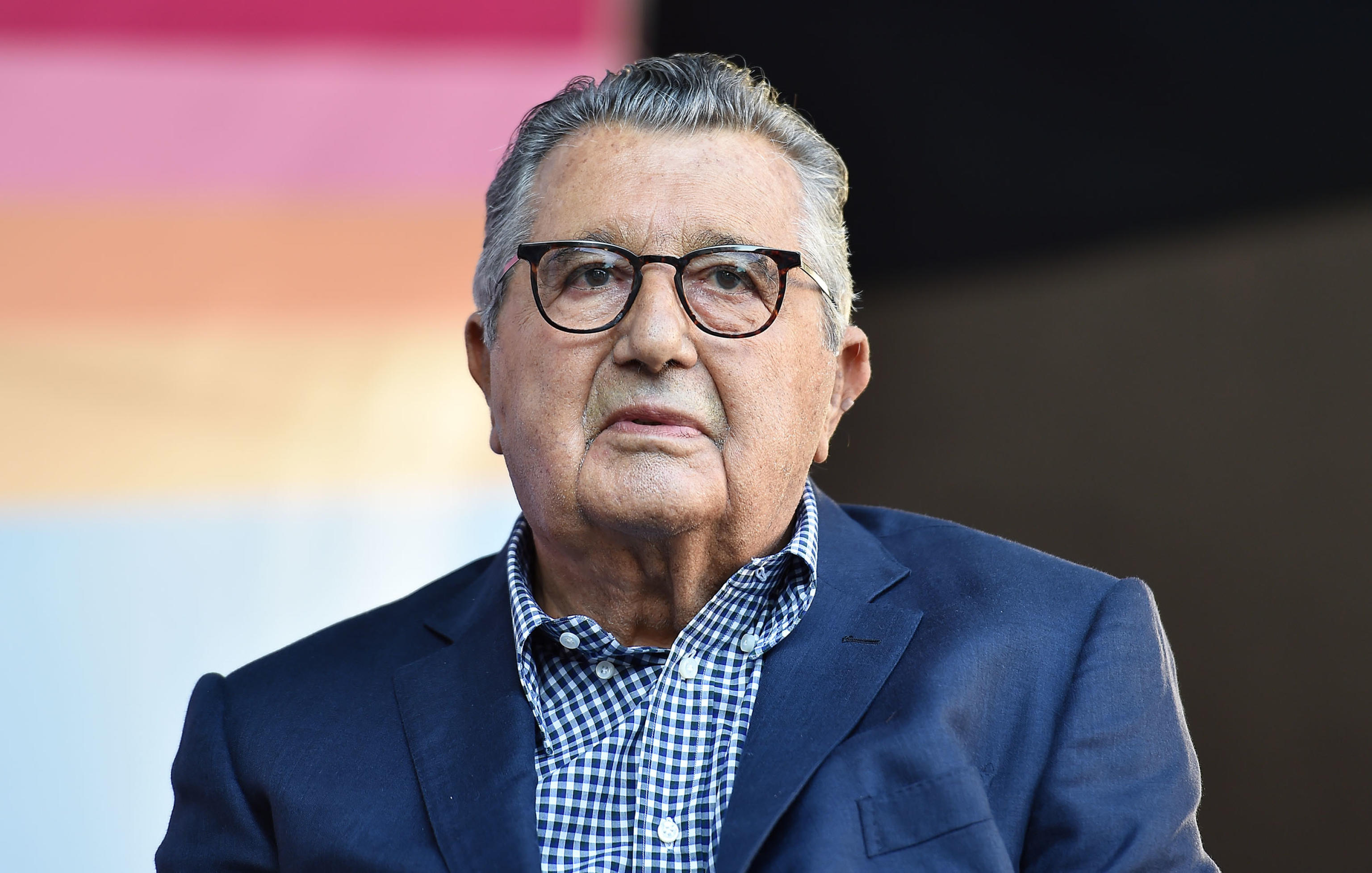 Carlo Magno, pardon, Magna