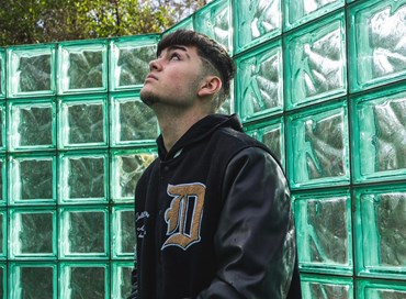 “Abisso”, il nuovo singolo del giovane rapper Mois G