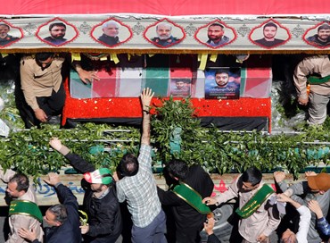 Iran in piazza per la Palestina e i funerali dei pasdaran