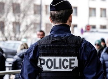 L’uomo asserragliato nel consolato iraniano a Parigi