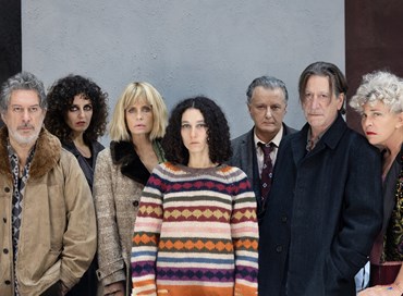 Teatro, “La ragazza sul divano”: l’esistenzialismo di Valerio Binasco