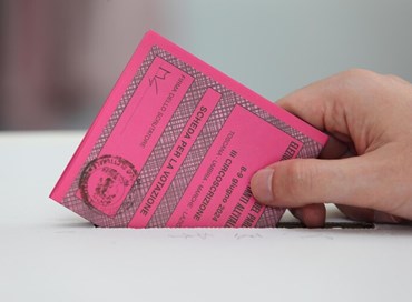 La democrazia non si esprime solo con il voto