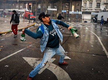 Ok al pacchetto di riforme targato Milei, scontri a Buenos Aires