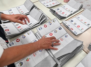 Al centro dell’astensione: la maschera elettorale