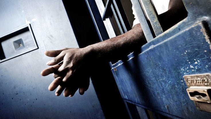 Carceri, detenuti, suicidi in cella, il gesto di Mattarella