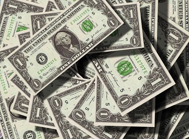 Il dollaro continua a salire