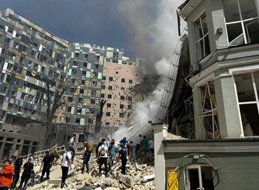 Missili russi fanno una strage all’ospedale pediatrico di Kyiv